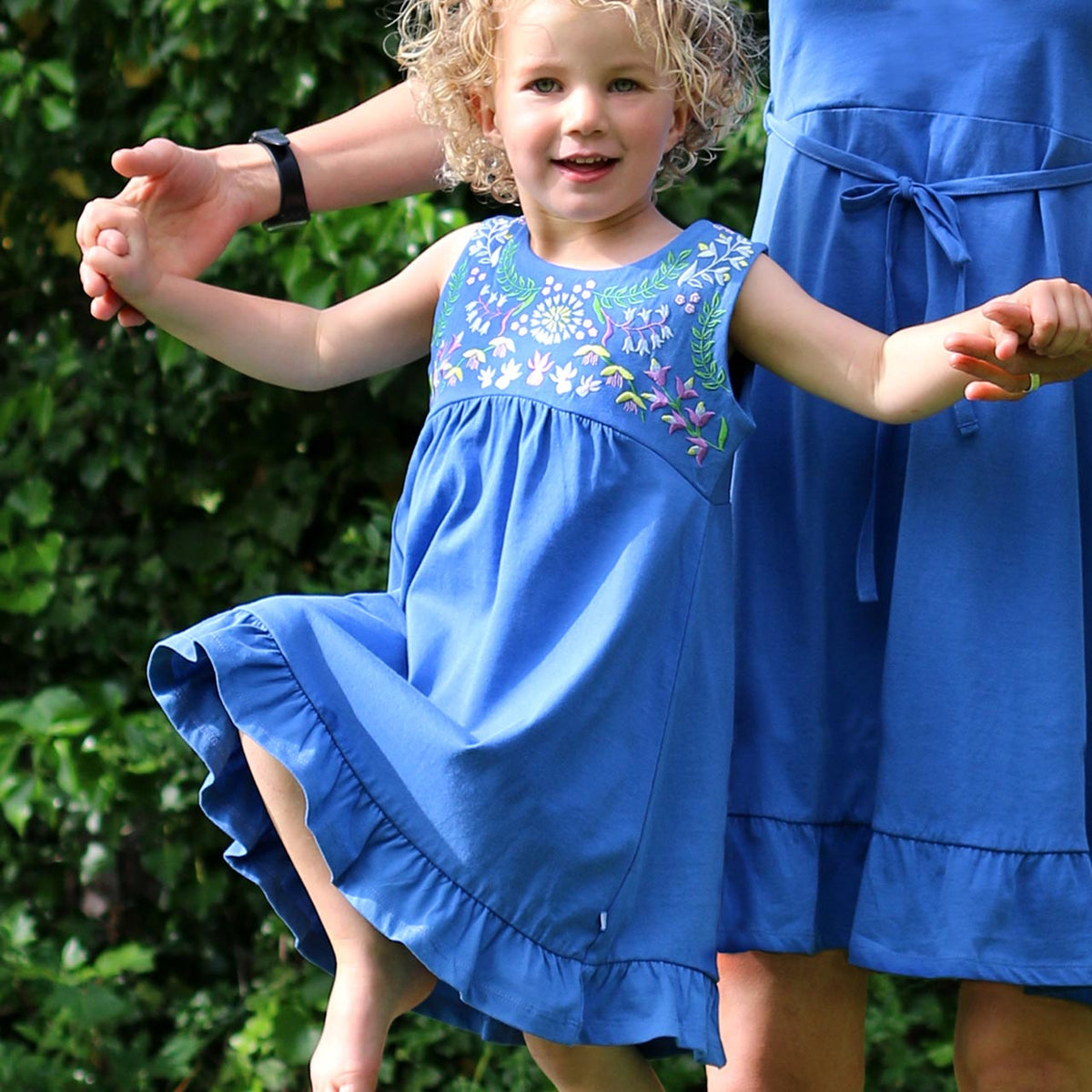 Blaues Strickkleid ( 3 und 5 Jahre)  von Enfant Terrible