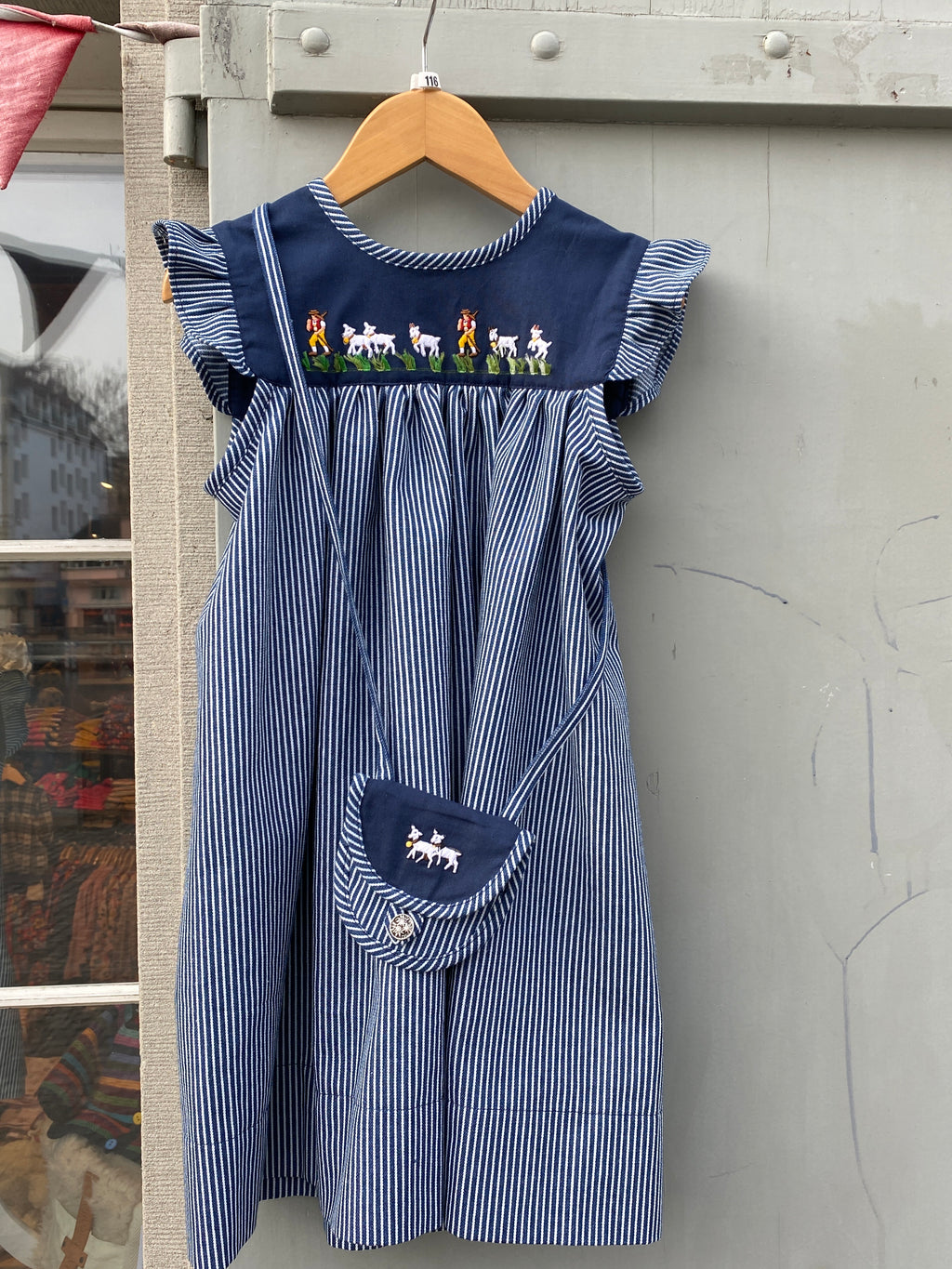 Geisslikleid osh kosh Stil mit passender Tasche, handgemacht in Zürich