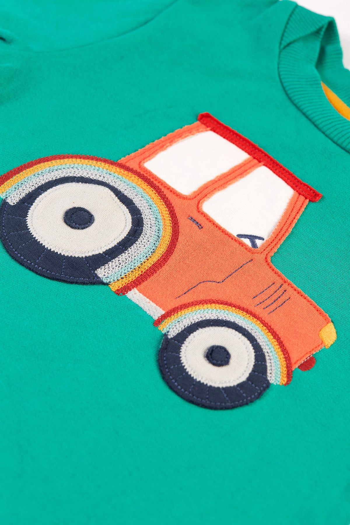 Pullover mit Traktor von Frugi