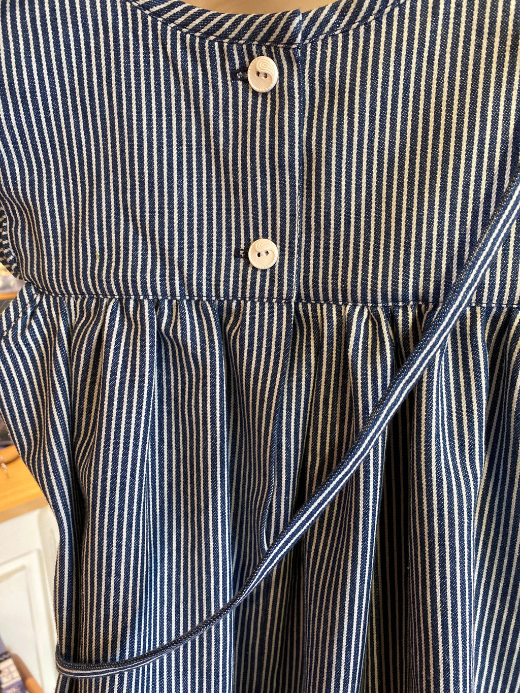 Geisslikleid osh kosh Stil mit passender Tasche, handgemacht in Zürich