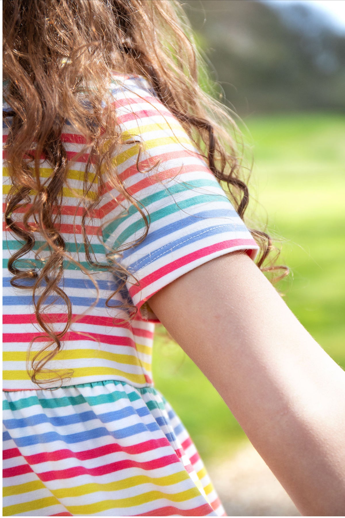 Kleid mit bunten Streifen von Frugi