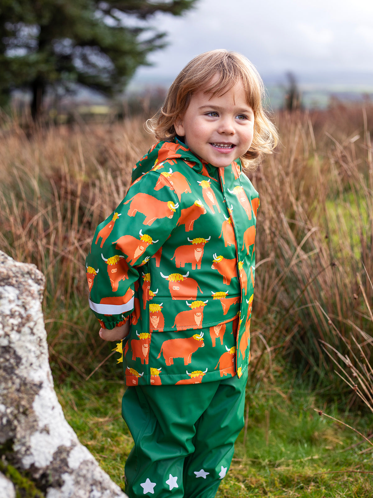 Regenjacke Kühe mit Reflektoren, aus Petflaschen recycelt, von Frugi