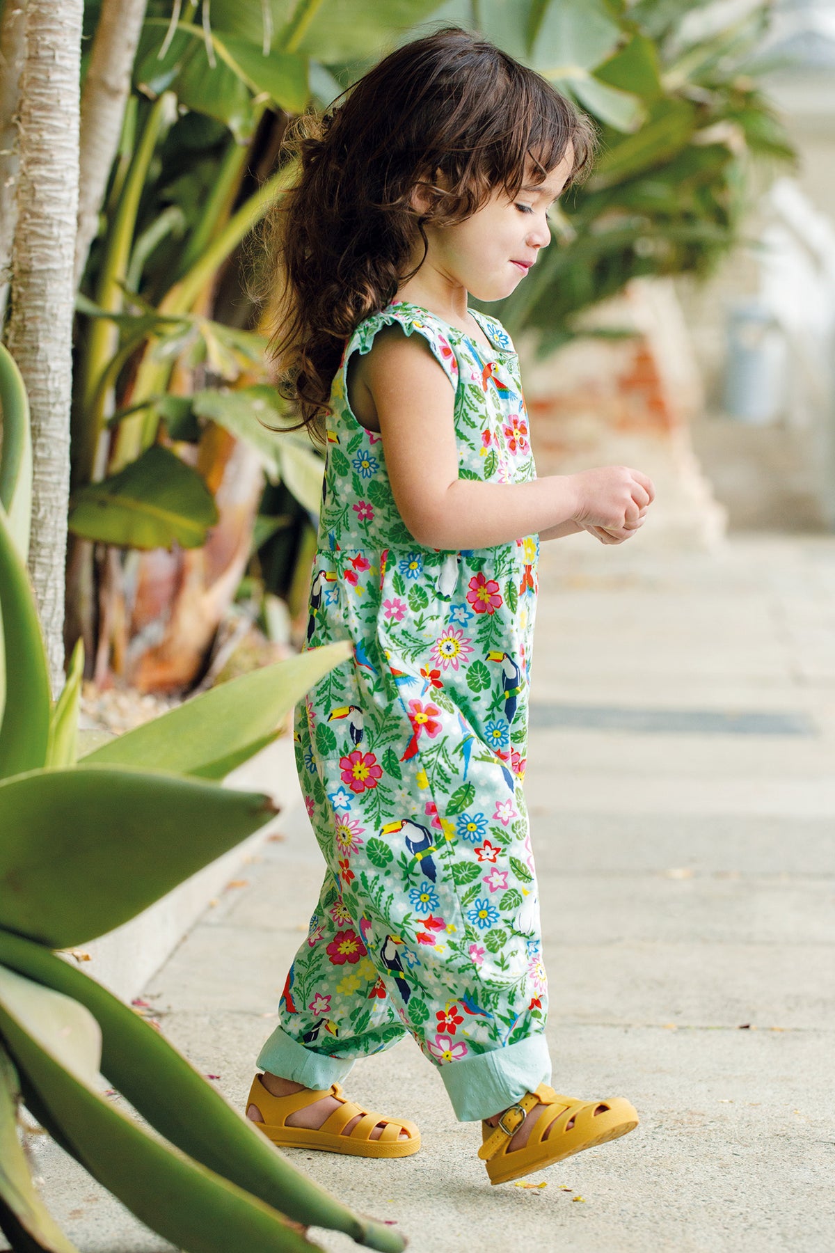 Wende-Latzhose Papagei von Frugi