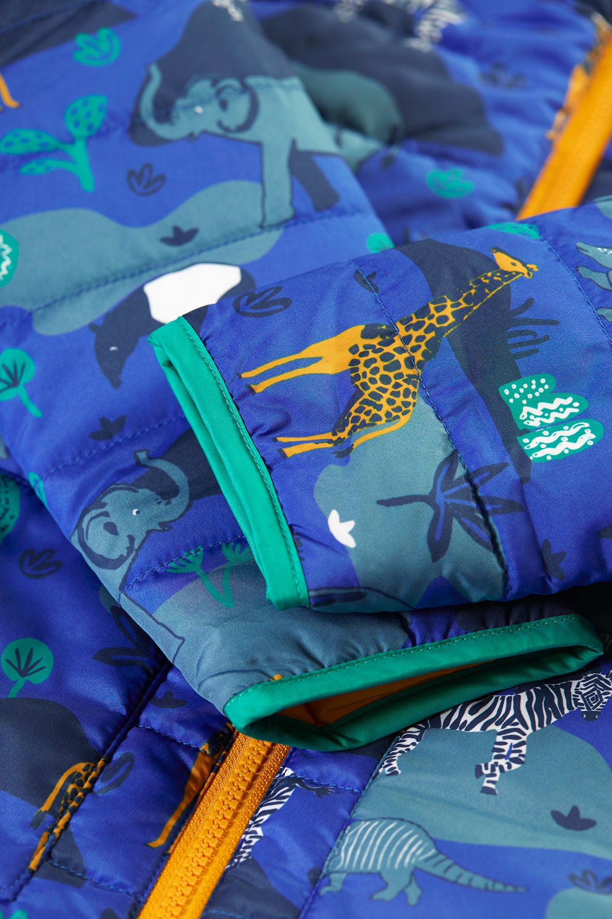 Wende-Regenjacke Tiere aus Petflaschen recycelt, von Frugi