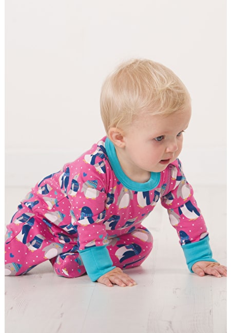 Baby mit Strampler Pinguine Pink von Frugi