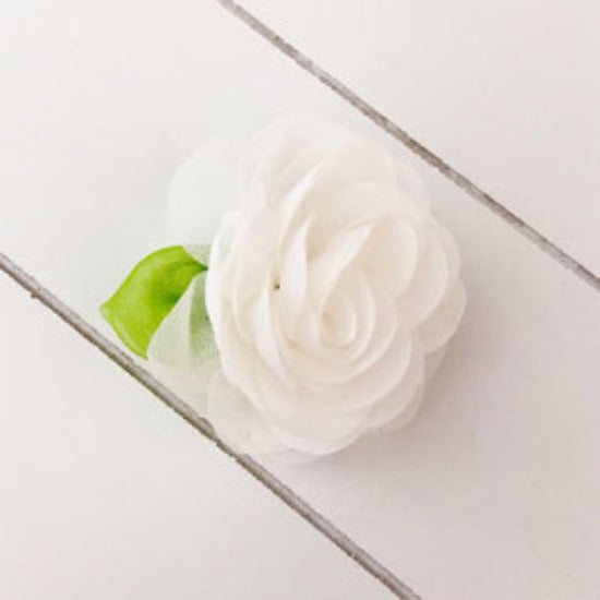 Haarspange mit Chiffon-Blüte Farbe Weiss von Pimpilotta