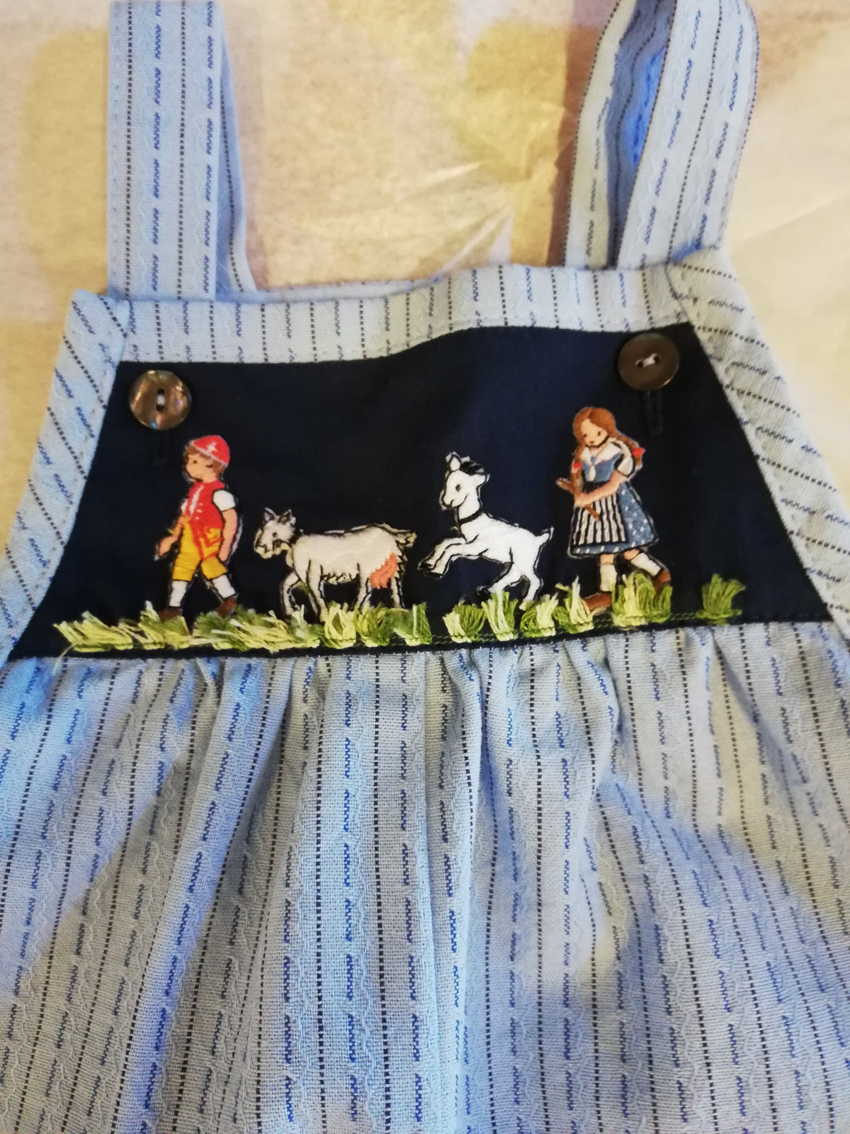 Latzhose ,,Geissli,, von unsere Schneiderin