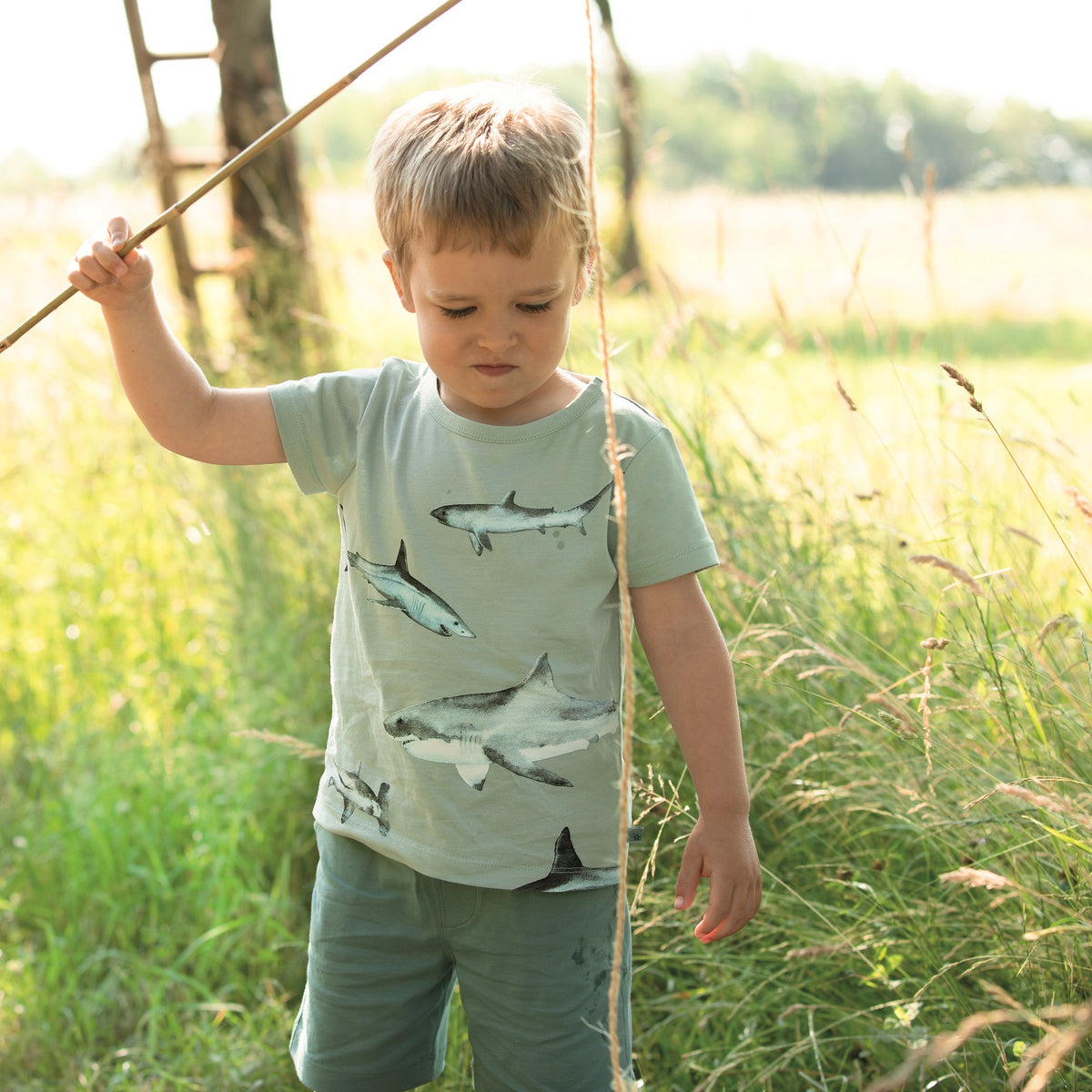 T-Shirt mit Haifische in mint (3-4 Jahre) Enfant Terrible