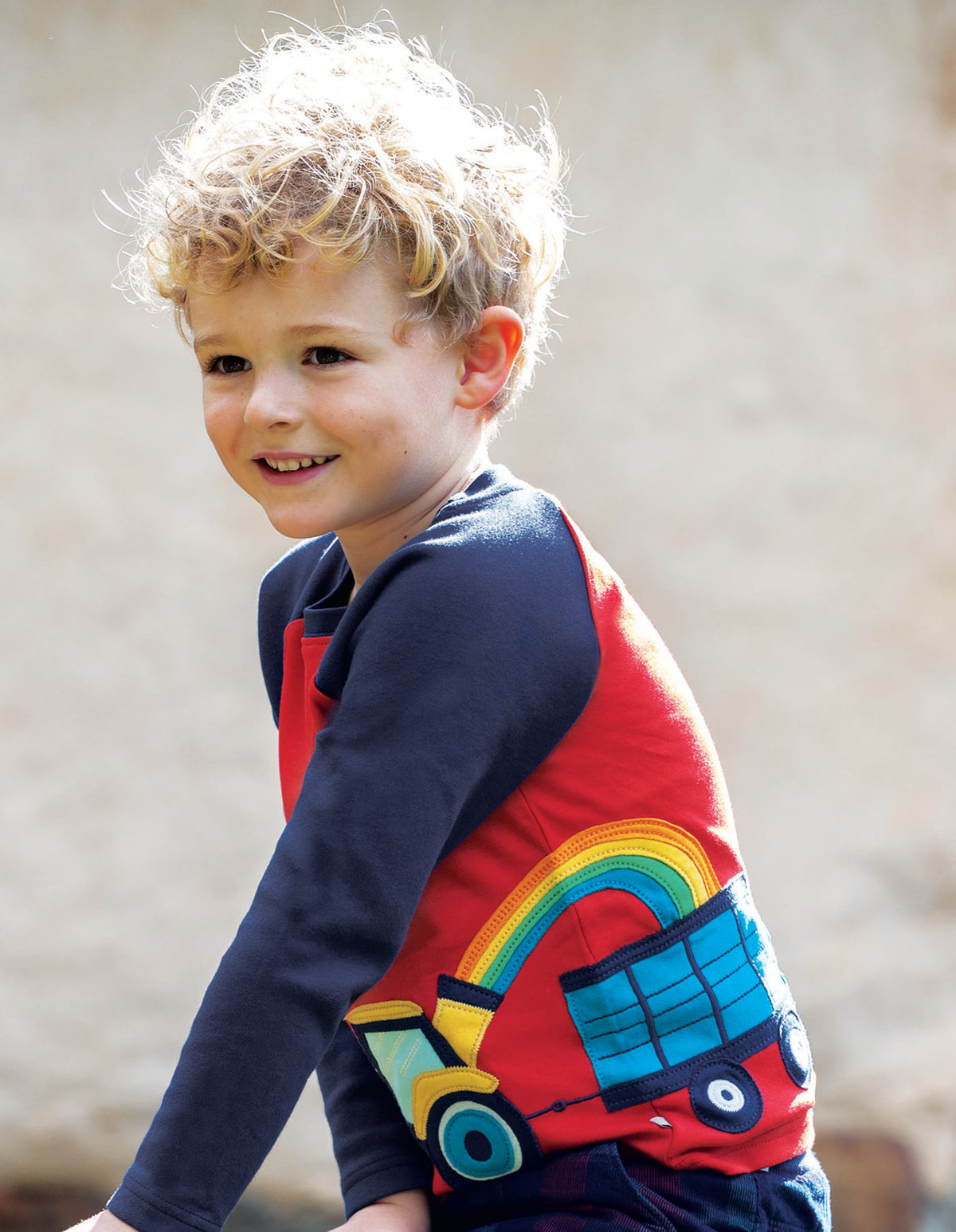 Shirt rot mit Traktor von Frugi
