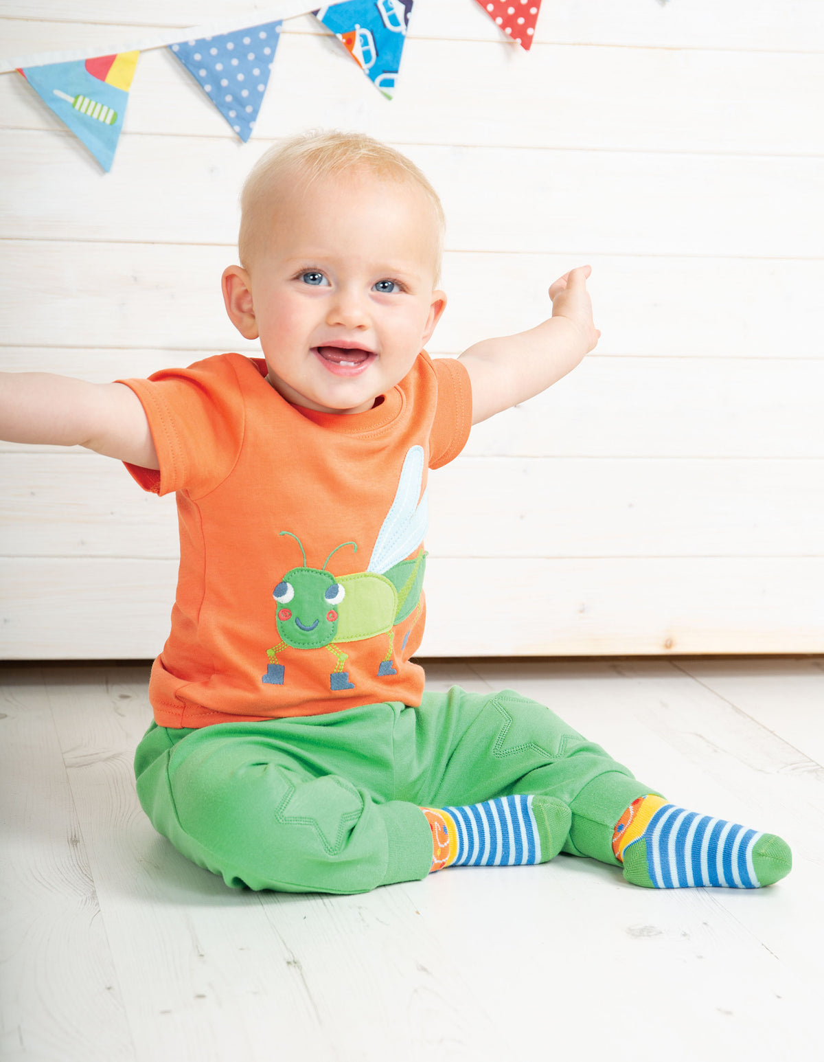 Kurzarm T-Shirt mit Grashüpfer Applikation ( 0-3, 6-12 Monate ) von Frugi
