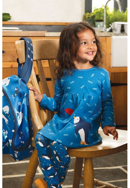 blaues Pinguinkleid von der Marke Frugi