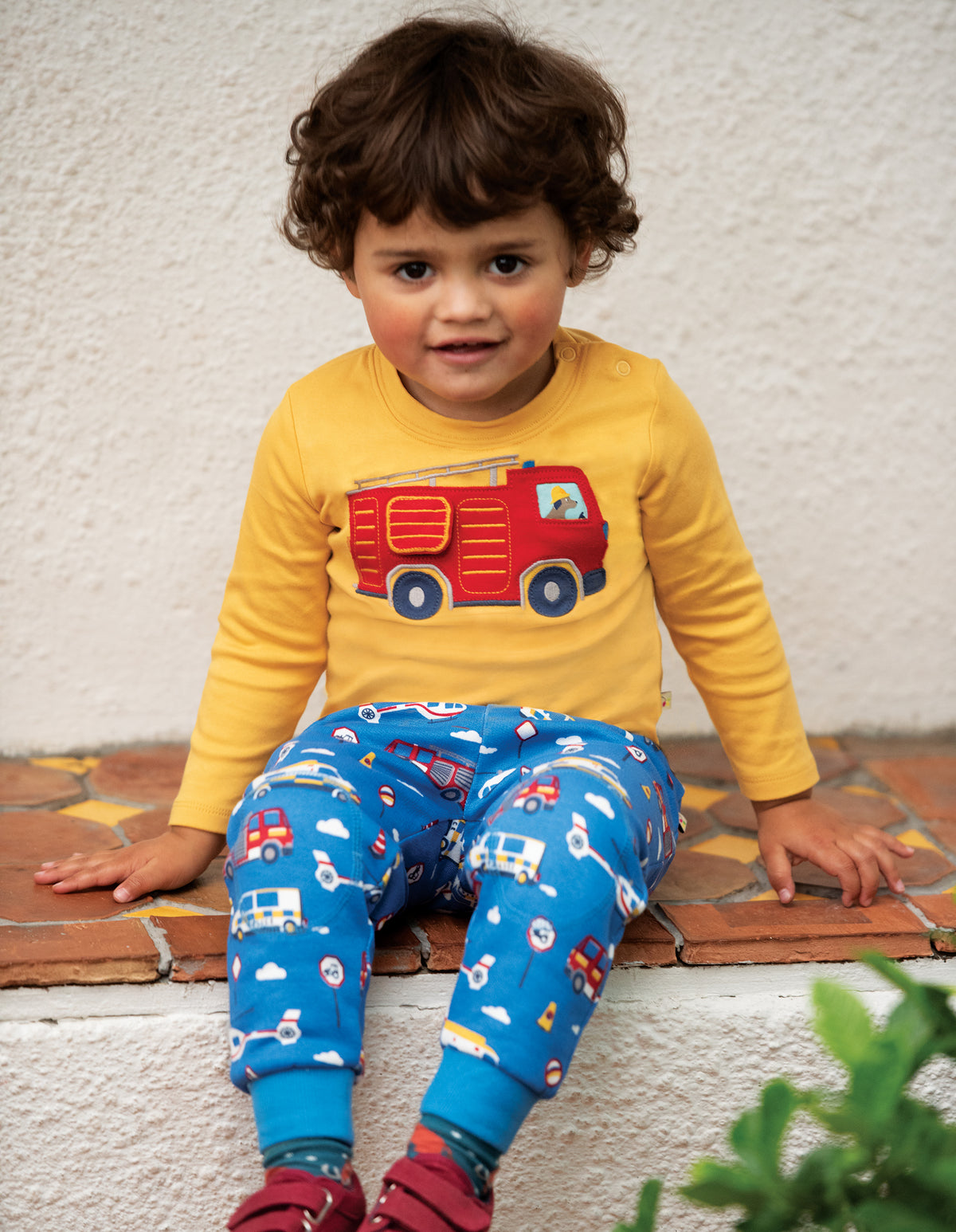 Langarm-Shirt mit Feuerwehrauto Applikation( 0-3 Monate ) von Frugi