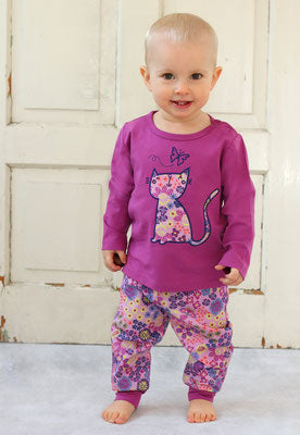Baby mit Shirt Katze von enfant terrible