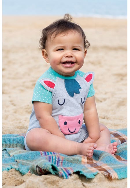 Kurzer Sommer-Strampler Pferd (12 und 18 Monate) von Frugi