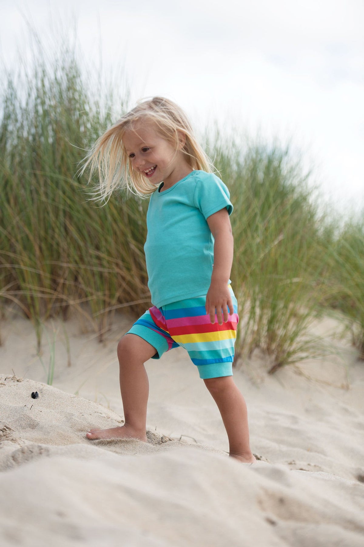 Regenbogen Shorts ( 3-6, 12-18 Monate)  von Frugi